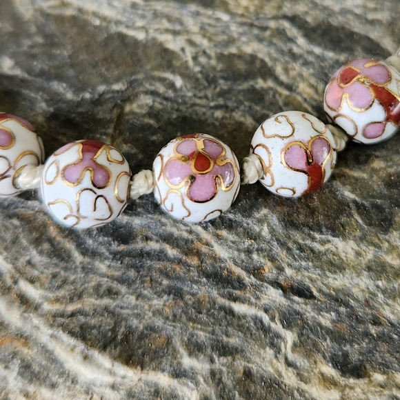 Vintage Chinese Cloisonne White Pink Floral Beaded Necklace Hand Knotted 2" - Picture 4 of 7